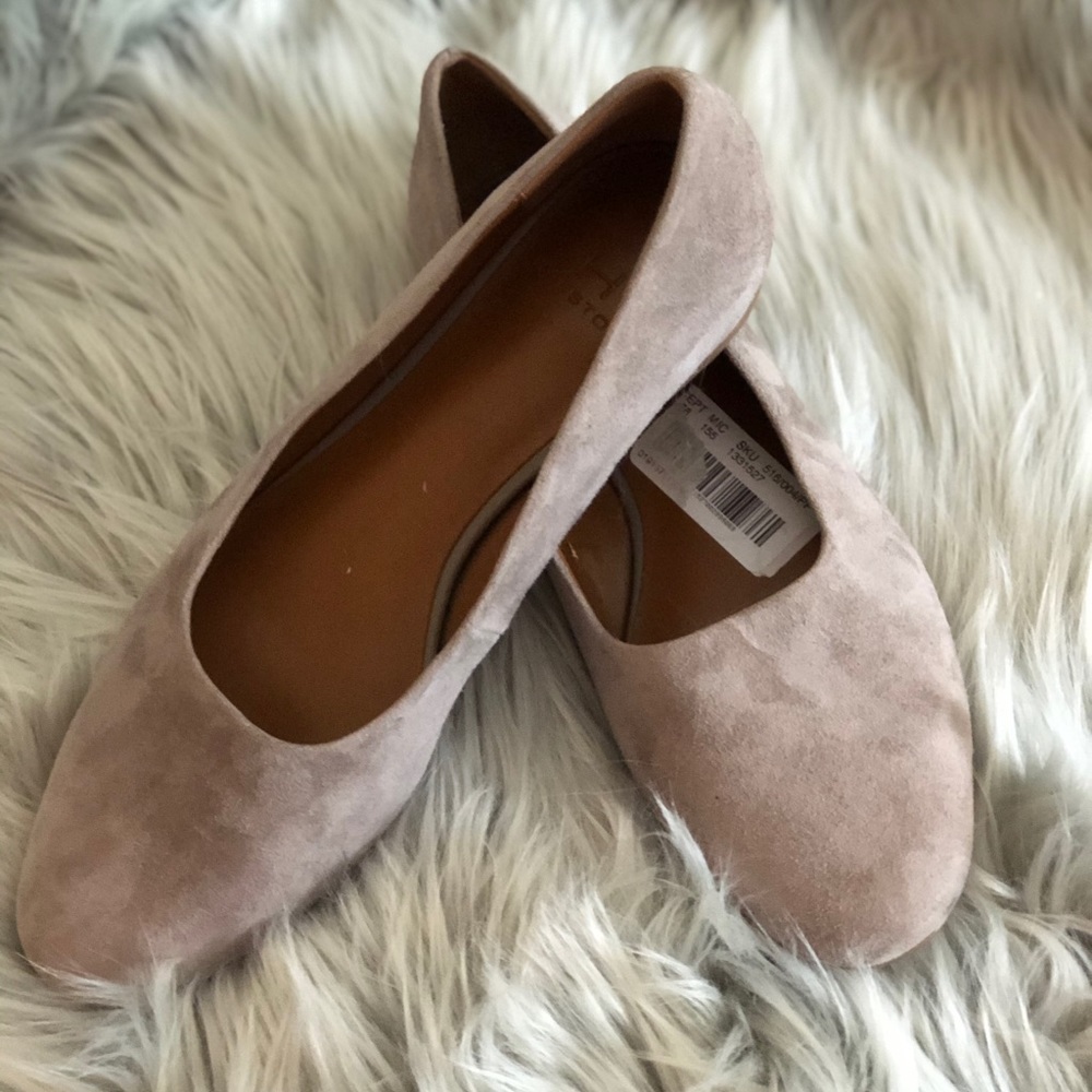 Flat shoes